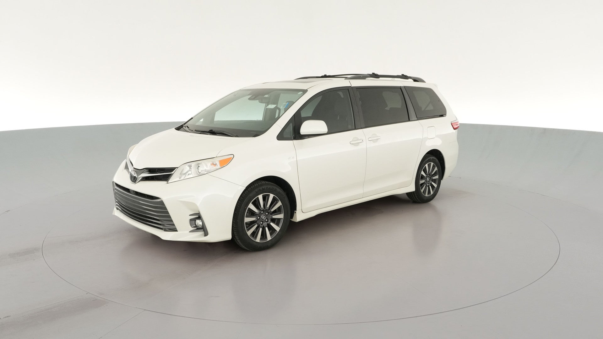 2019 Toyota Sienna vehicle photo
