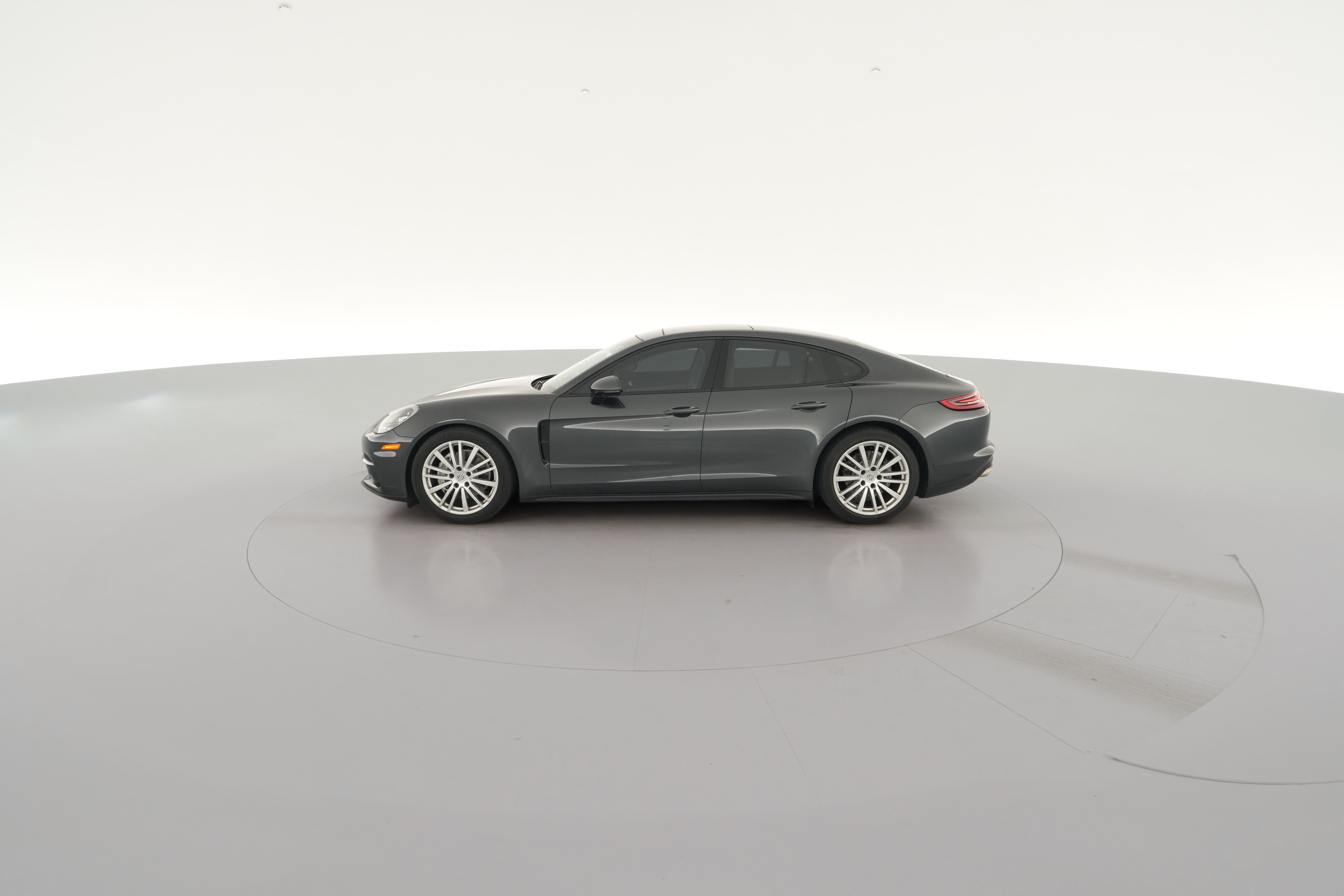2018 Porsche Panamera 4 - Photo 32