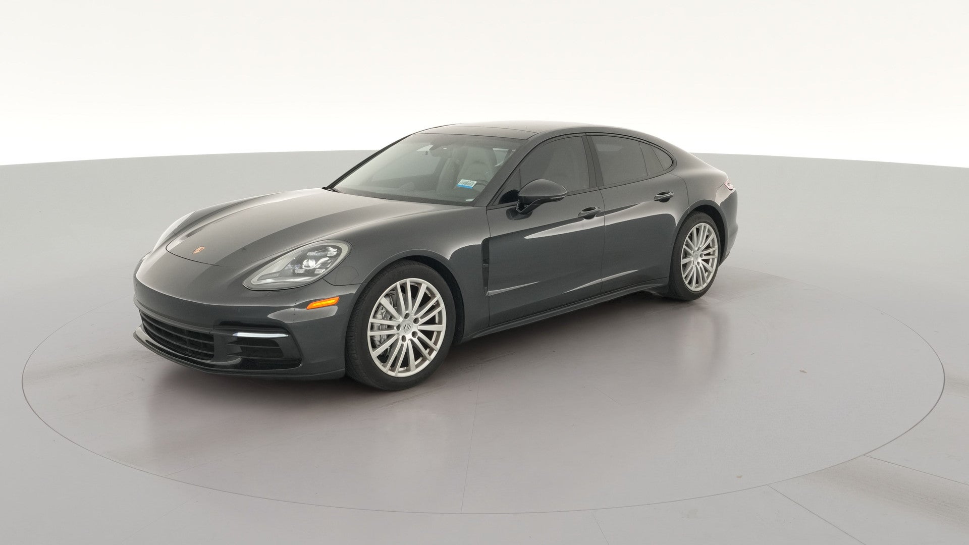 2018 Porsche Panamera vehicle photo