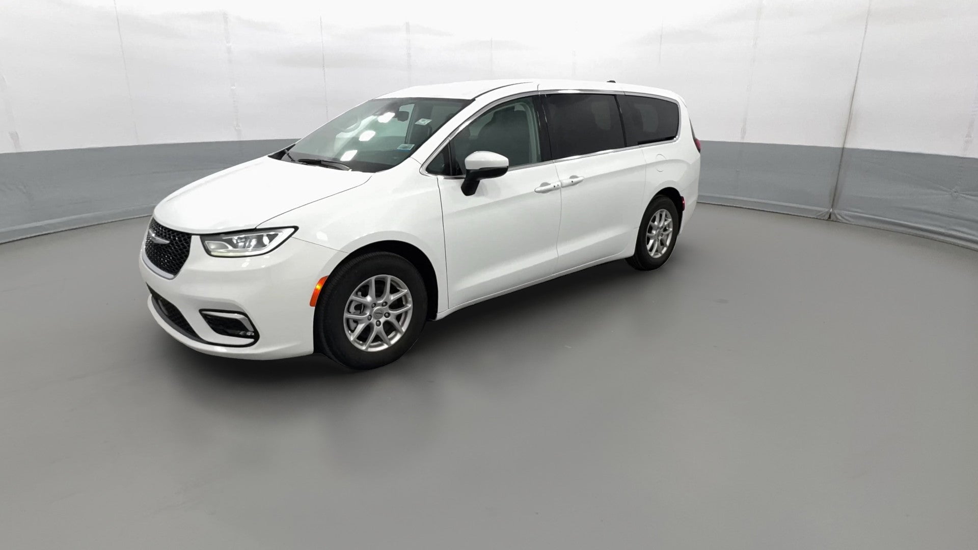 2023 Chrysler Pacifica vehicle photo