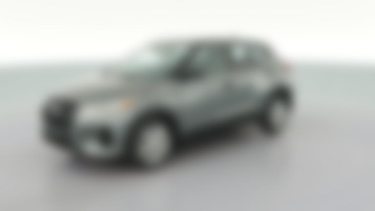 2025 Nissan Kicks Play vehicle photo