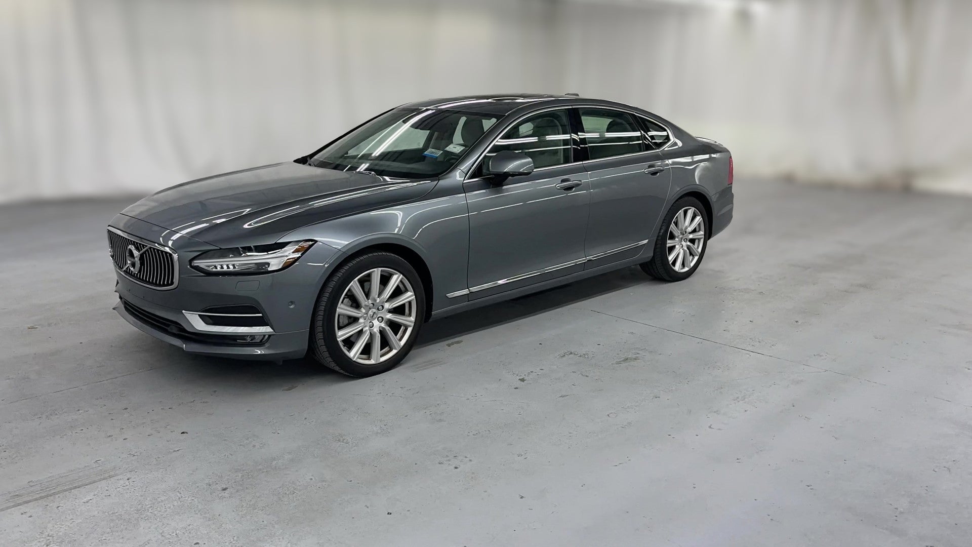 2017 Volvo S90 vehicle photo