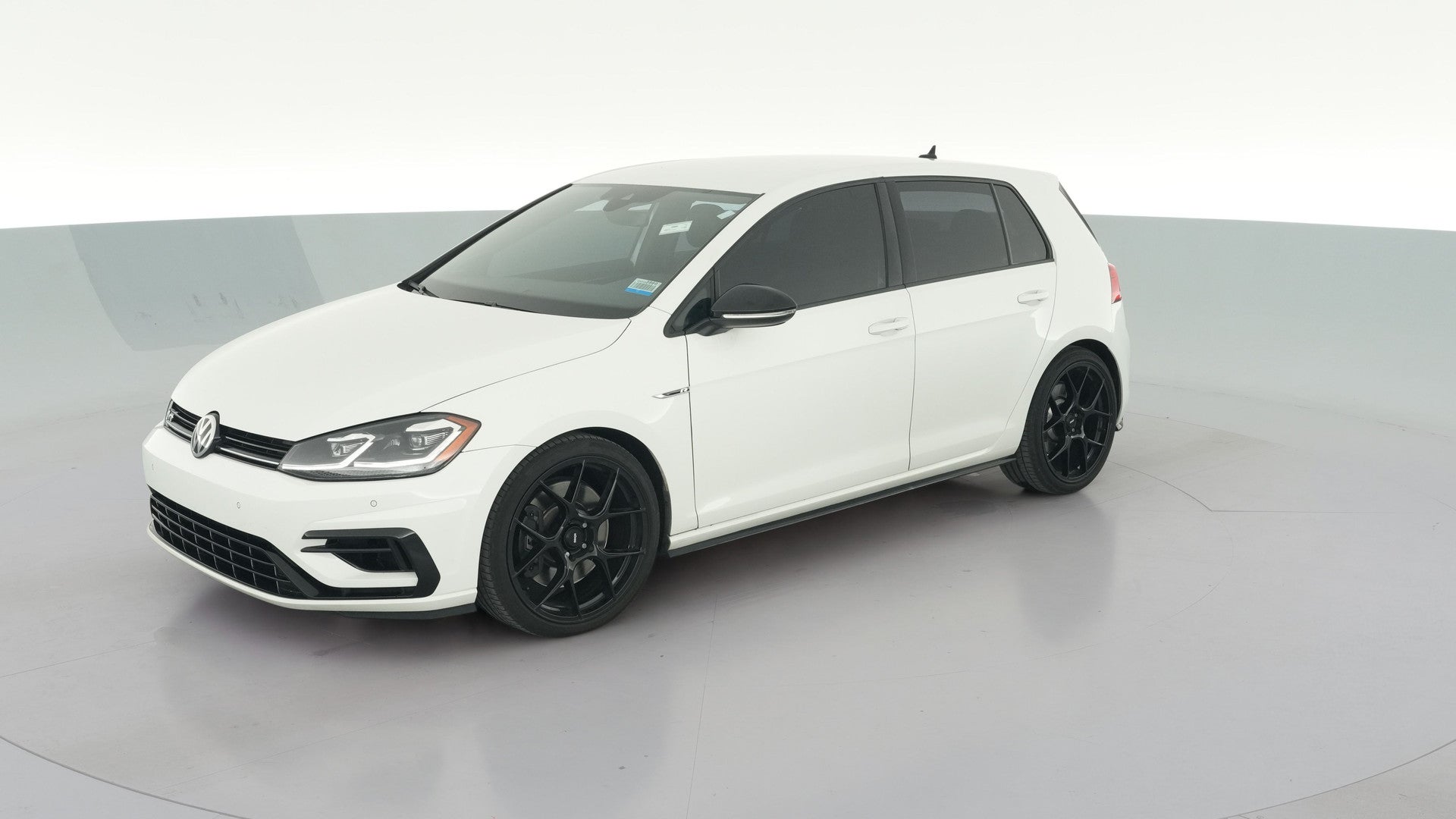 2018 Volkswagen Golf R vehicle photo