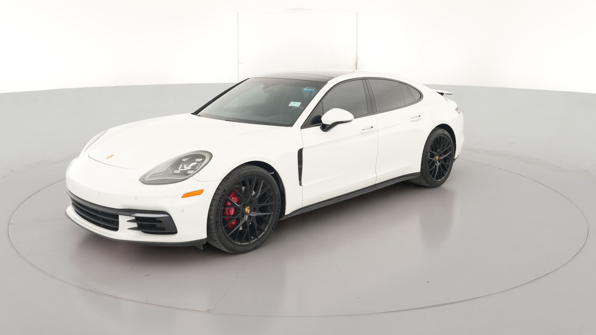 2018 Porsche Panamera vehicle photo
