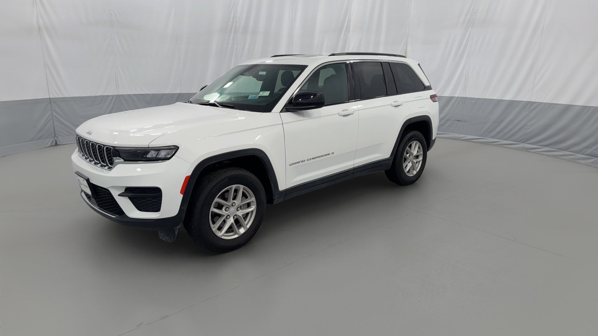 2024 Jeep Grand Cherokee vehicle photo