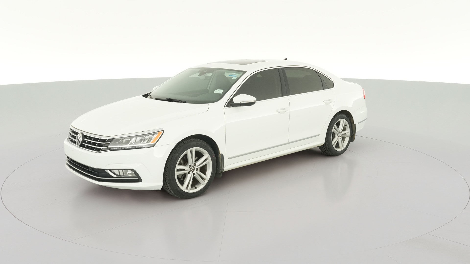 2016 Volkswagen Passat vehicle photo