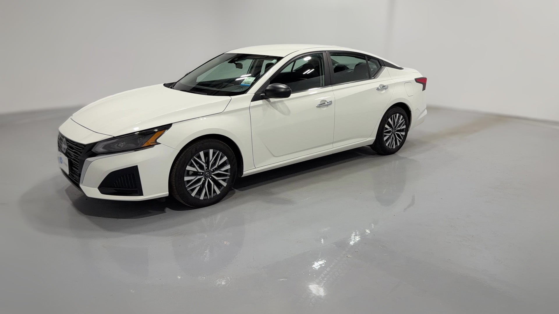 2025 Nissan Altima vehicle photo