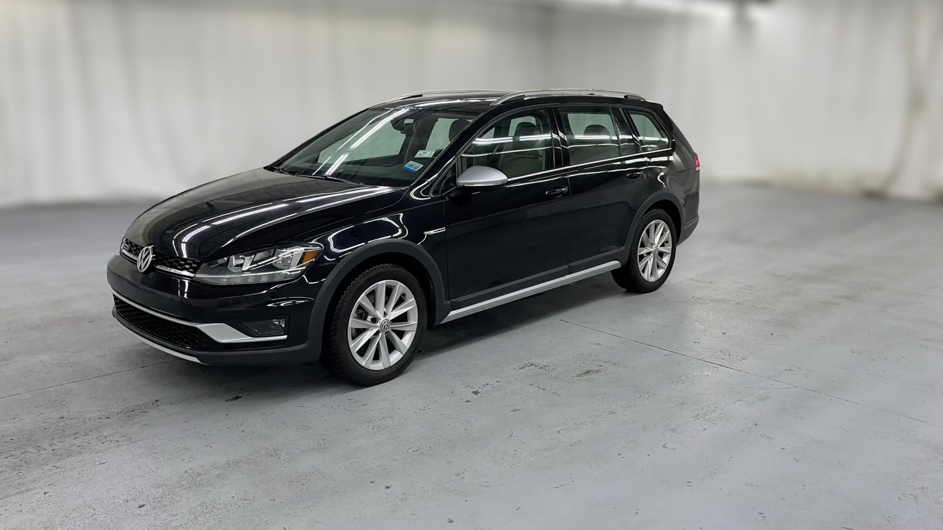 2018 Volkswagen Golf Alltrack vehicle photo