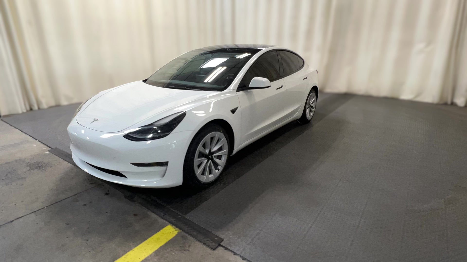 2022 Tesla Model 3 vehicle photo