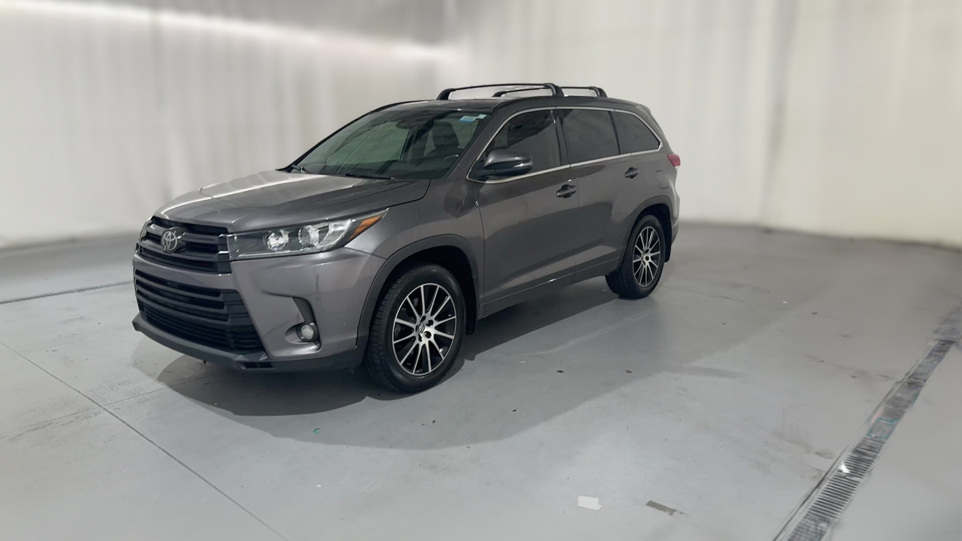 2018 Toyota Highlander vehicle photo