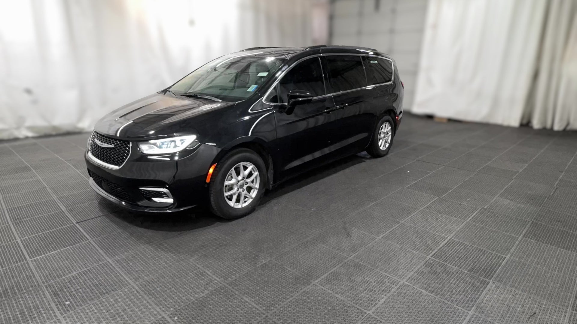 2022 Chrysler Pacifica vehicle photo