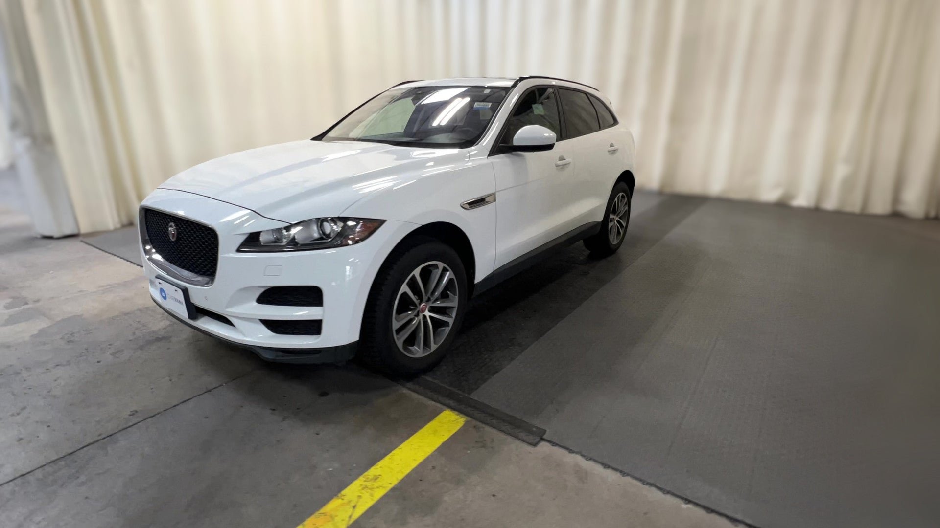 2018 Jaguar F-PACE vehicle photo
