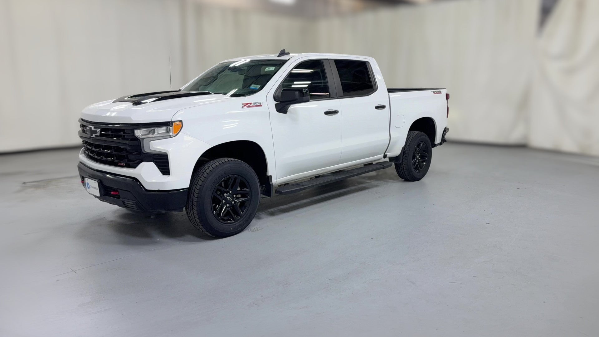 2023 Chevrolet Silverado 1500 Crew Cab vehicle photo