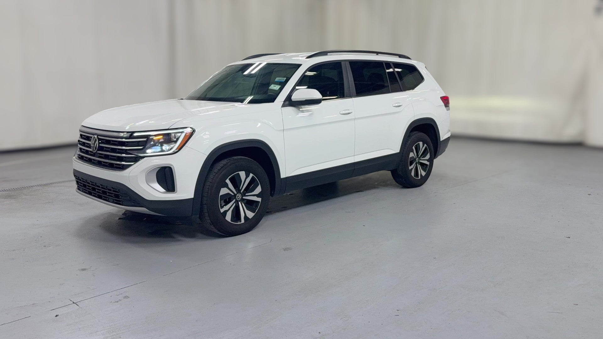 2024 Volkswagen Atlas vehicle photo