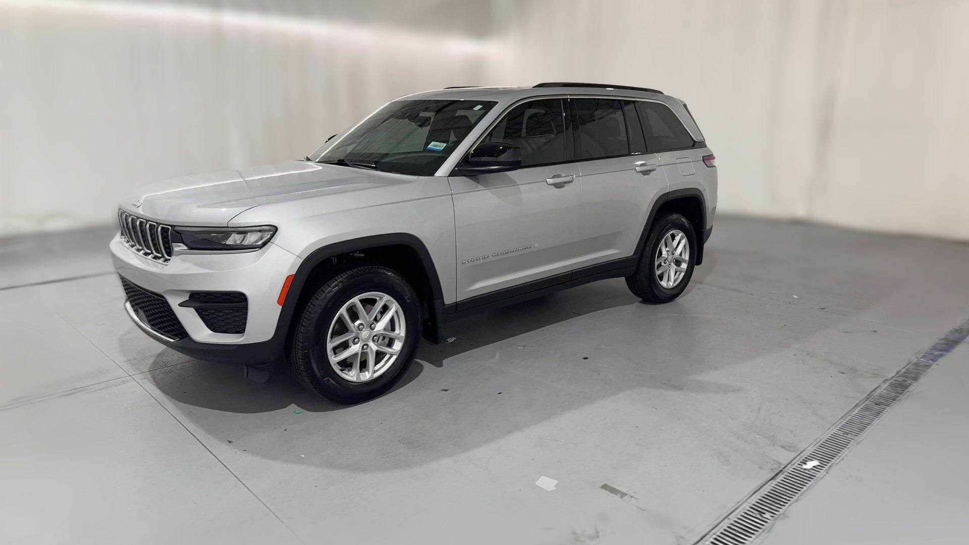 2024 Jeep Grand Cherokee vehicle photo