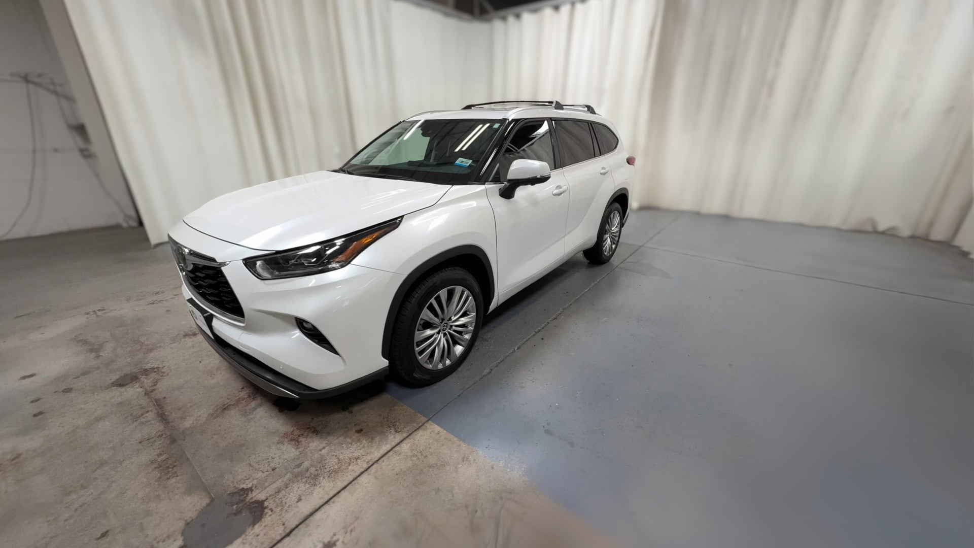 2023 Toyota Highlander vehicle photo