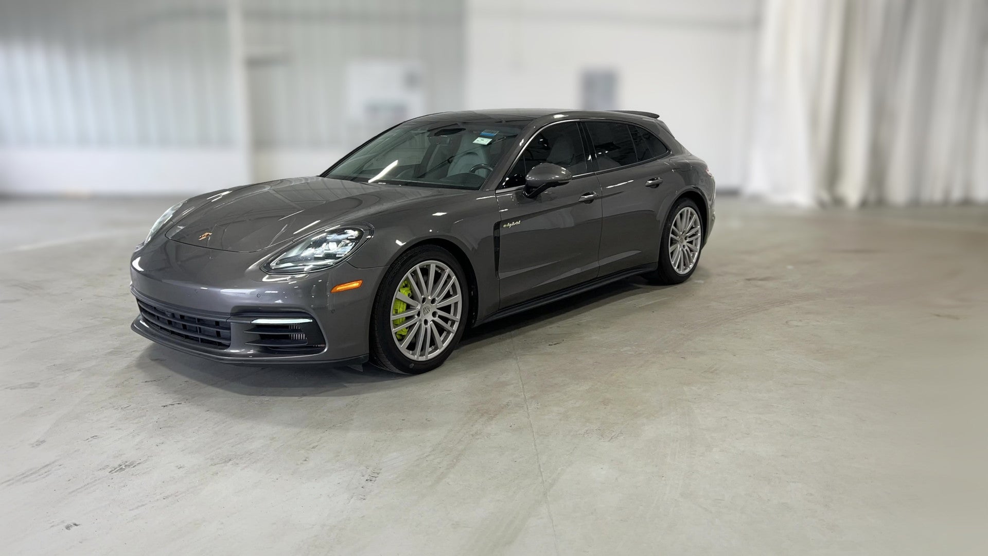 2018 Porsche Panamera vehicle photo