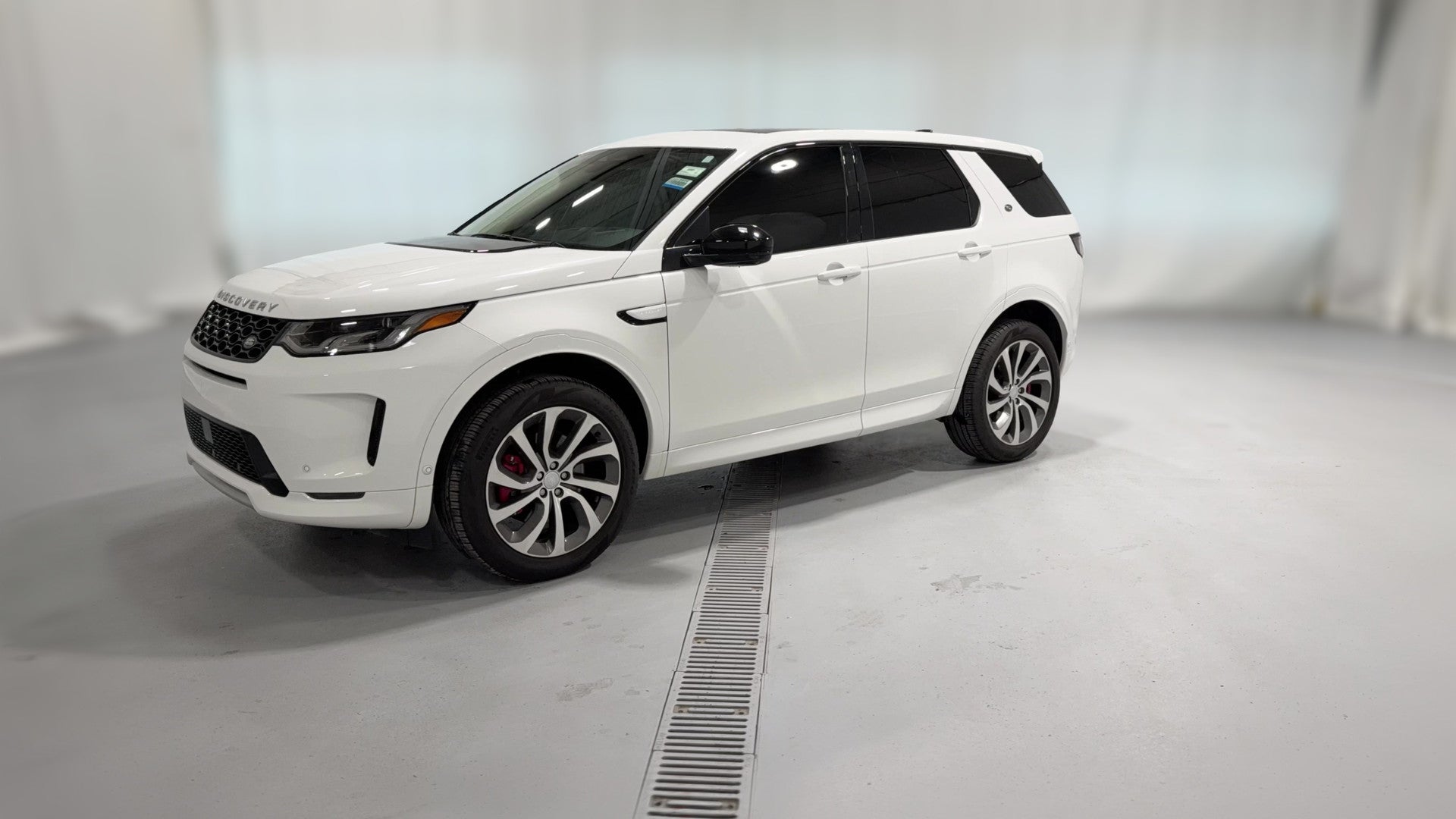 2024 Land Rover Discovery Sport vehicle photo