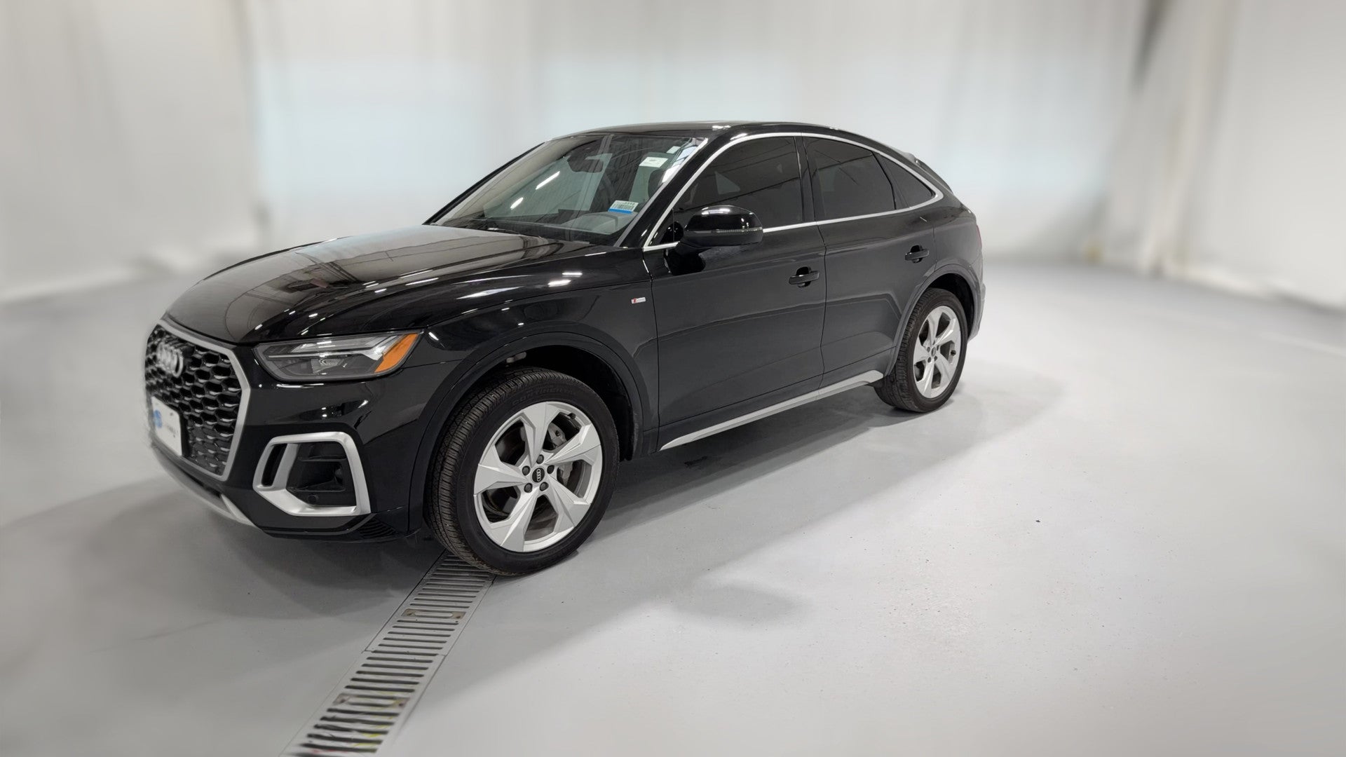 2023 Audi Q5 Sportback vehicle photo