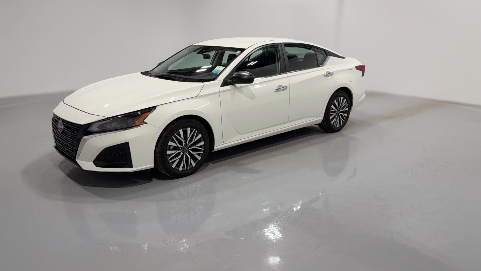 2025 Nissan Altima vehicle photo