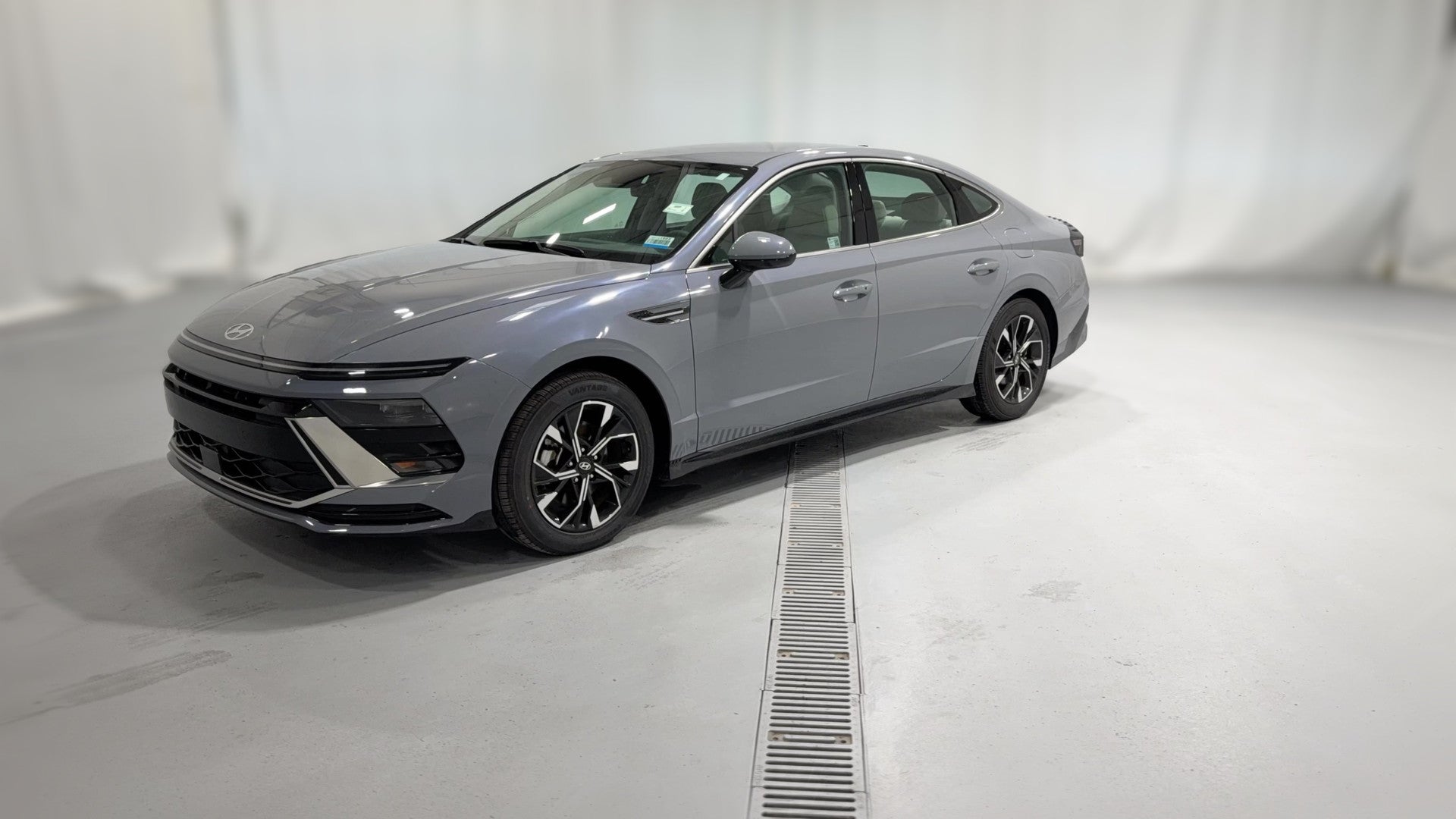 2025 Hyundai Sonata vehicle photo