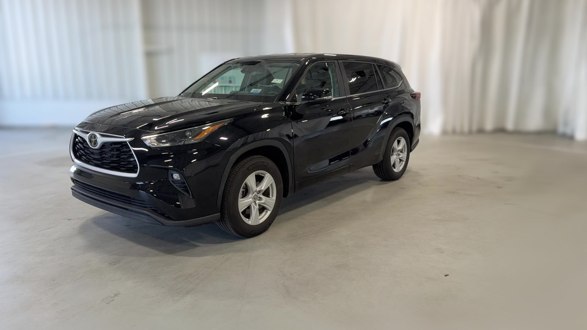 2025 Toyota Highlander vehicle photo