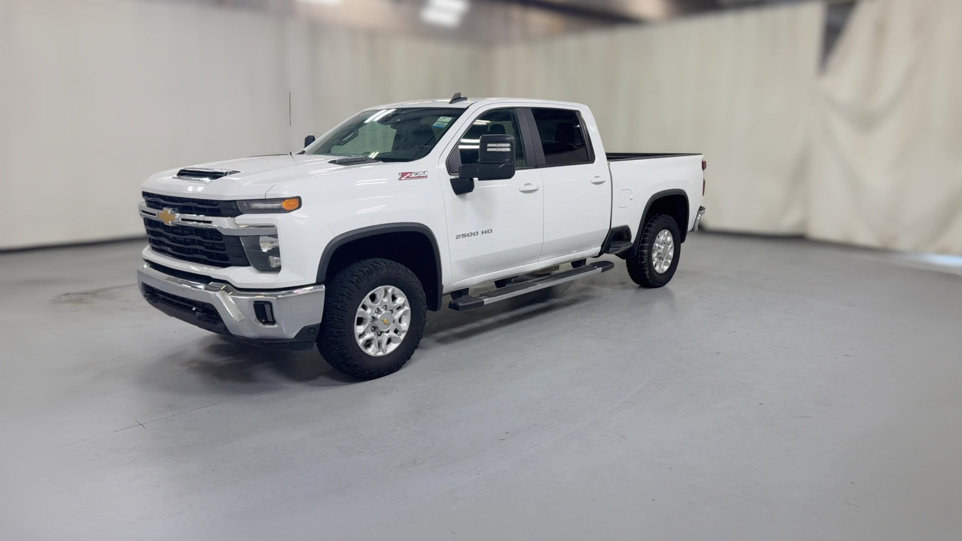 2024 Chevrolet Silverado 2500 HD Crew Cab vehicle photo