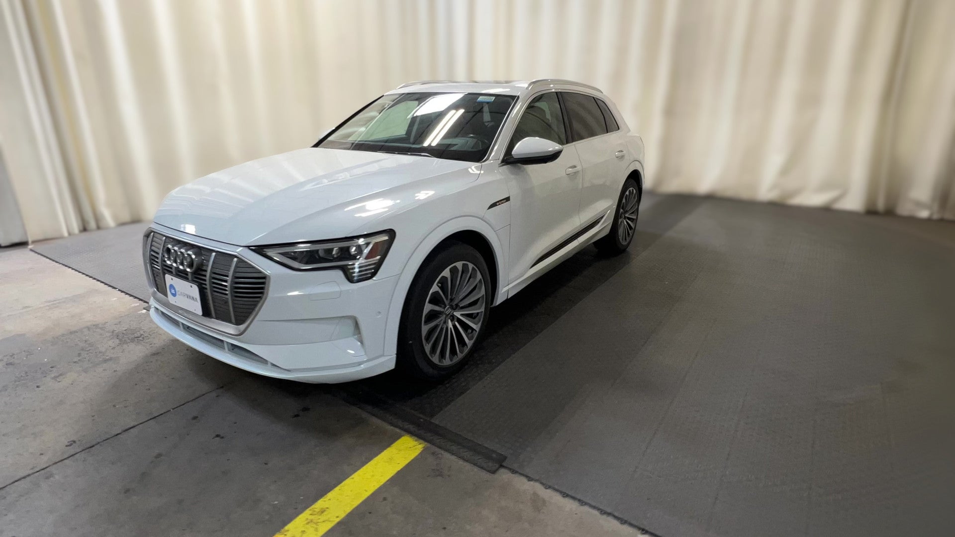 2019 Audi e-tron vehicle photo
