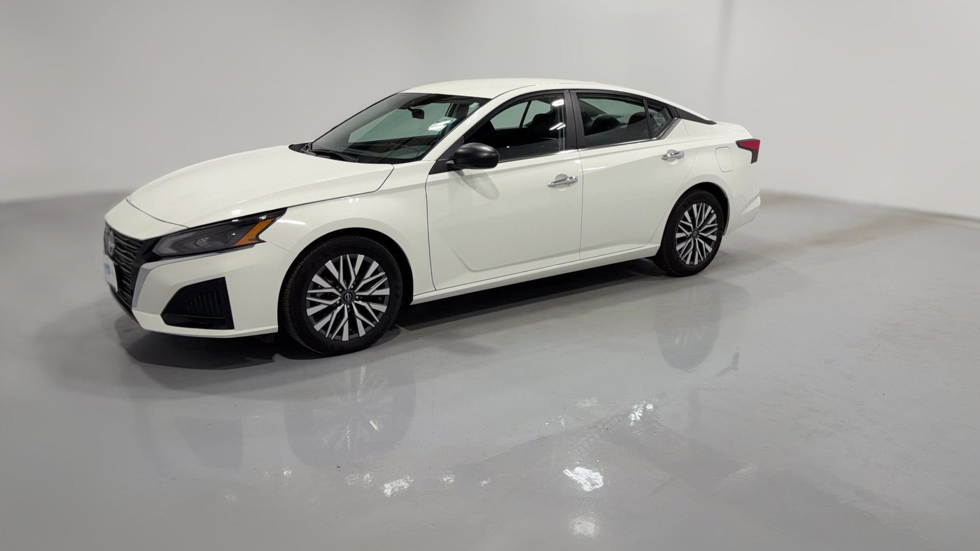 2025 Nissan Altima vehicle photo