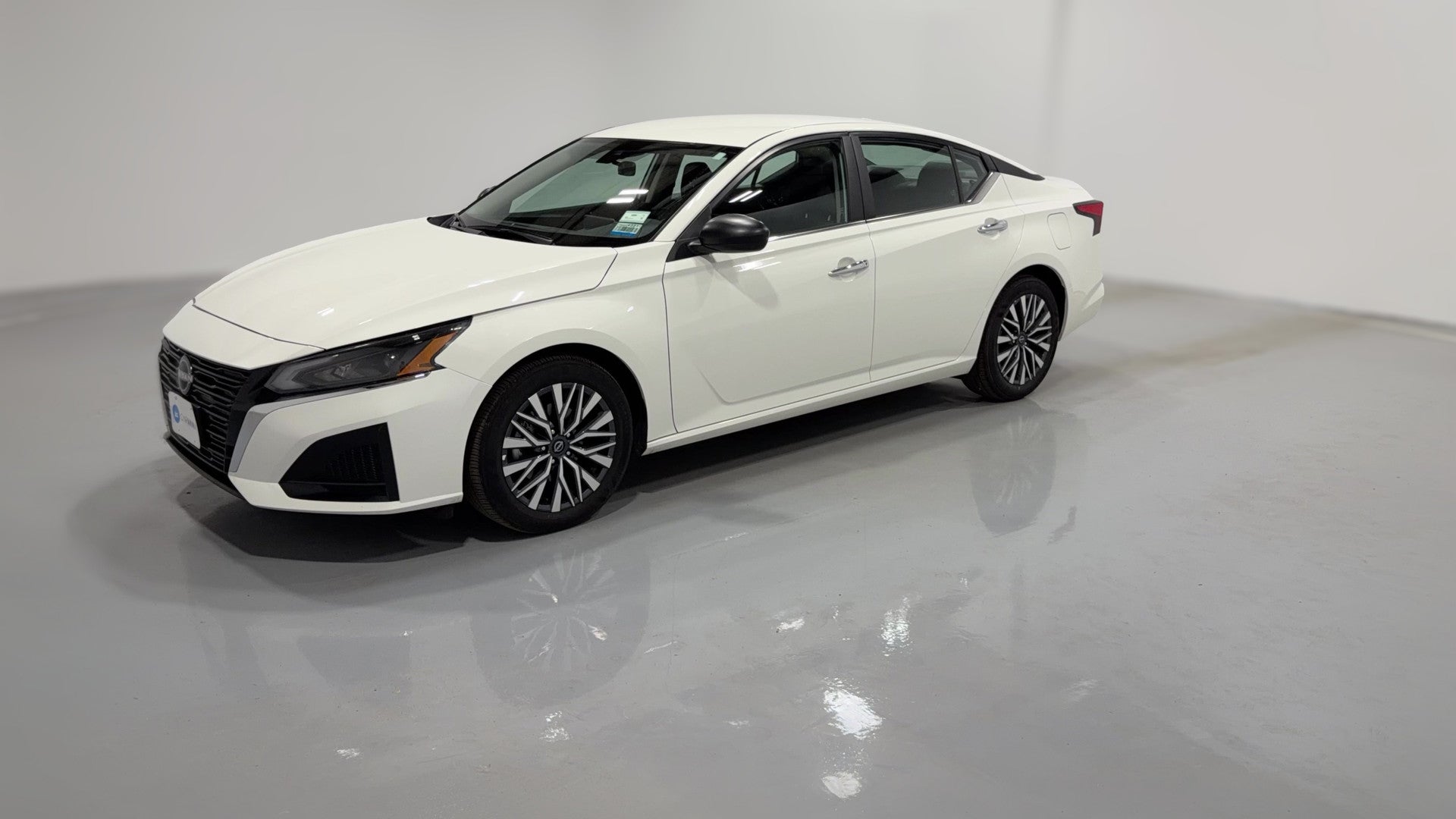 2025 Nissan Altima vehicle photo