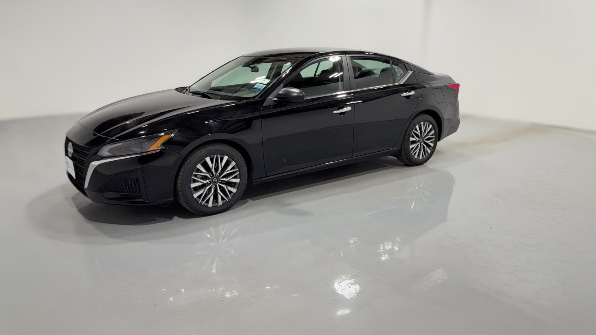 2025 Nissan Altima vehicle photo