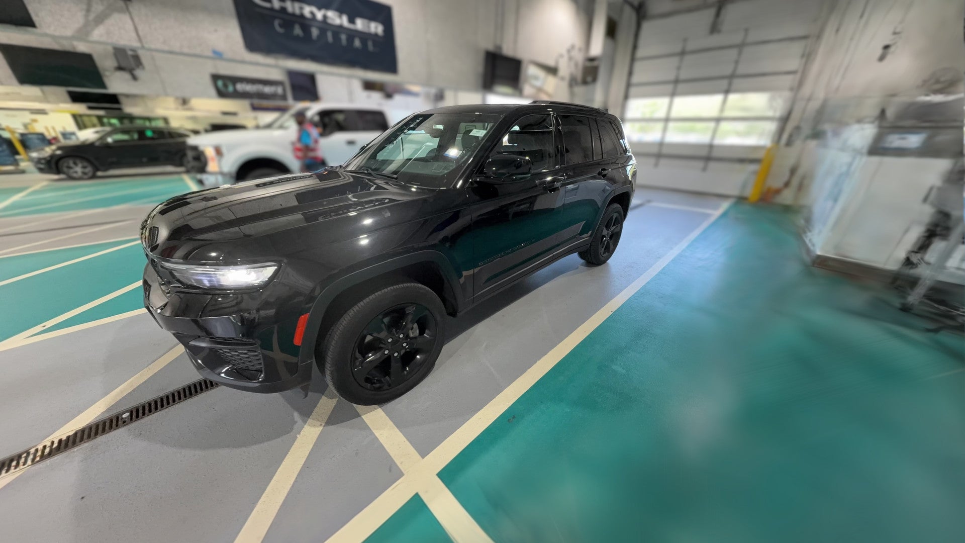2023 Jeep Grand Cherokee vehicle photo