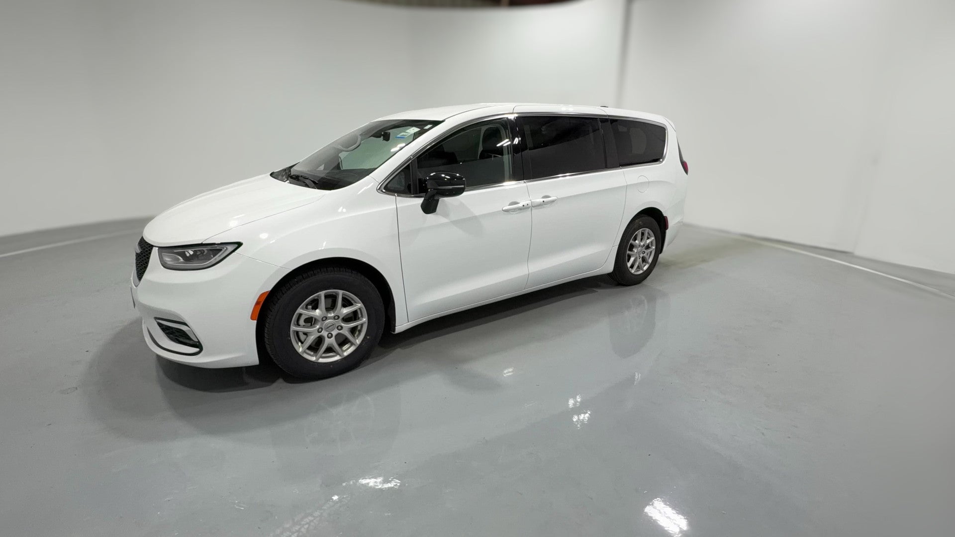 2024 Chrysler Pacifica vehicle photo