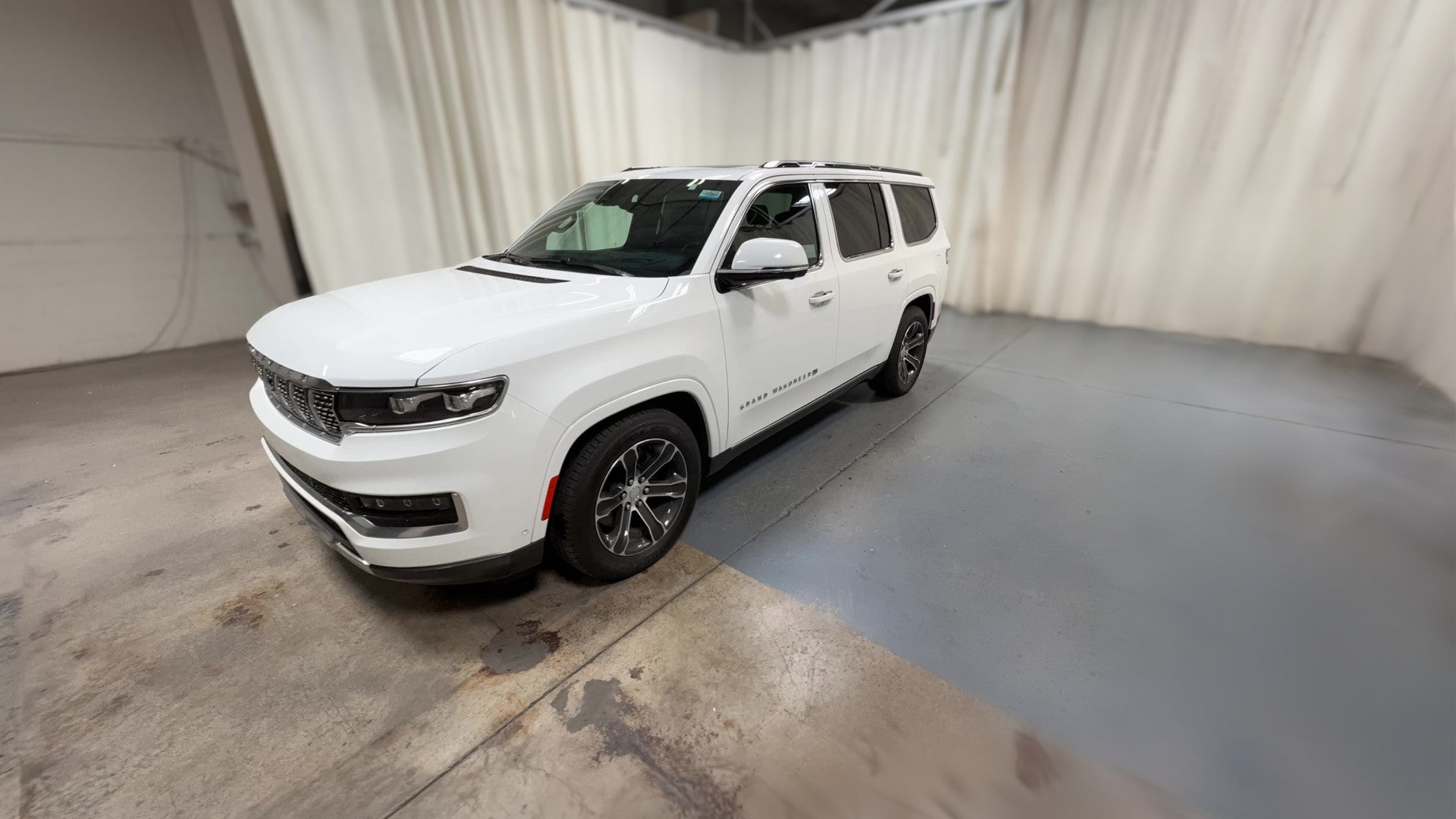 2022 Jeep Grand Wagoneer vehicle photo