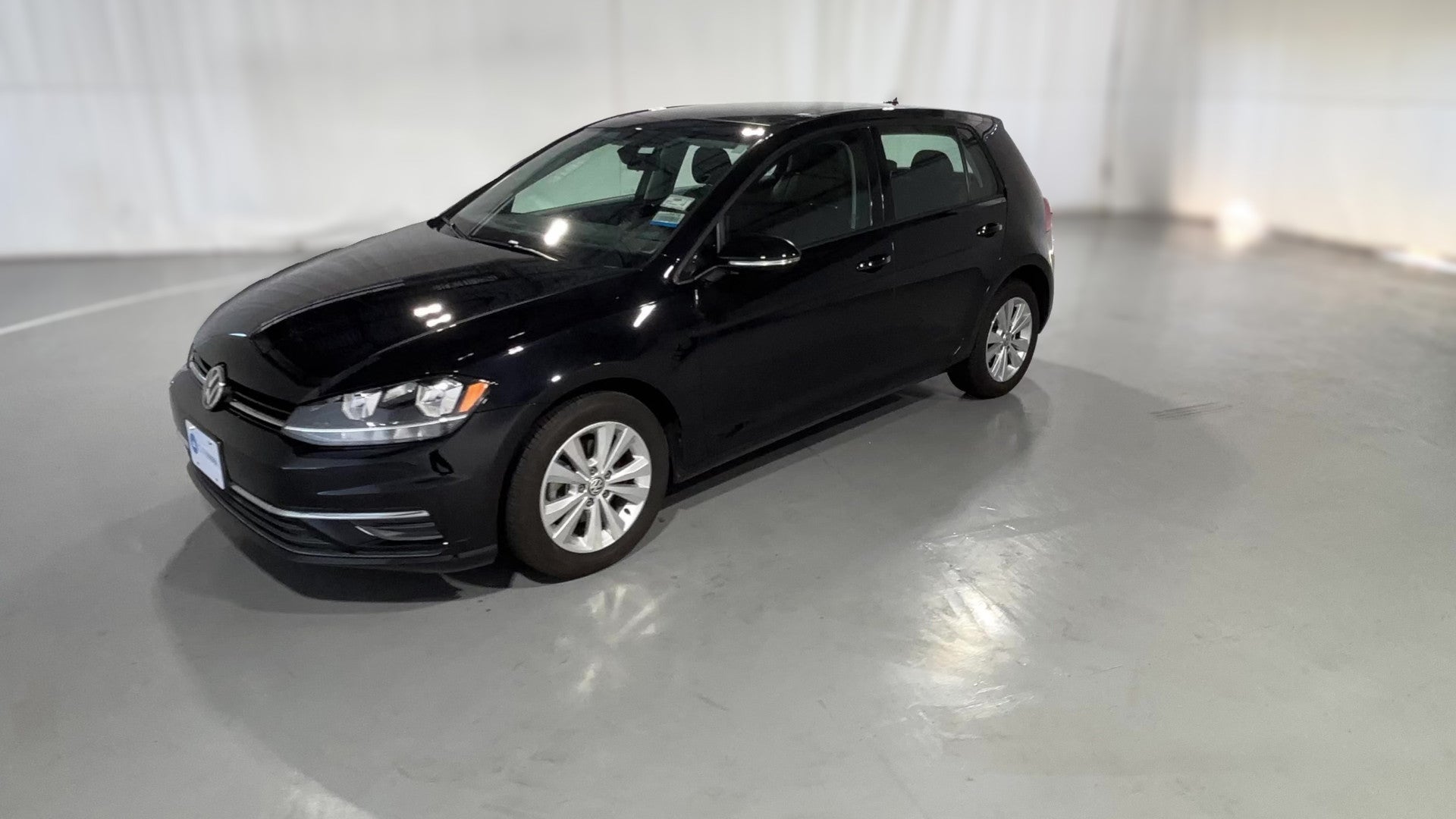 2021 Volkswagen Golf vehicle photo