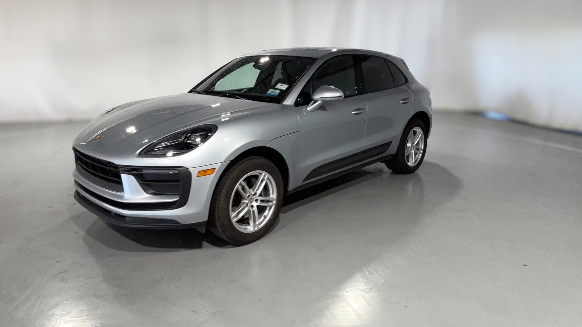 2022 Porsche Macan vehicle photo