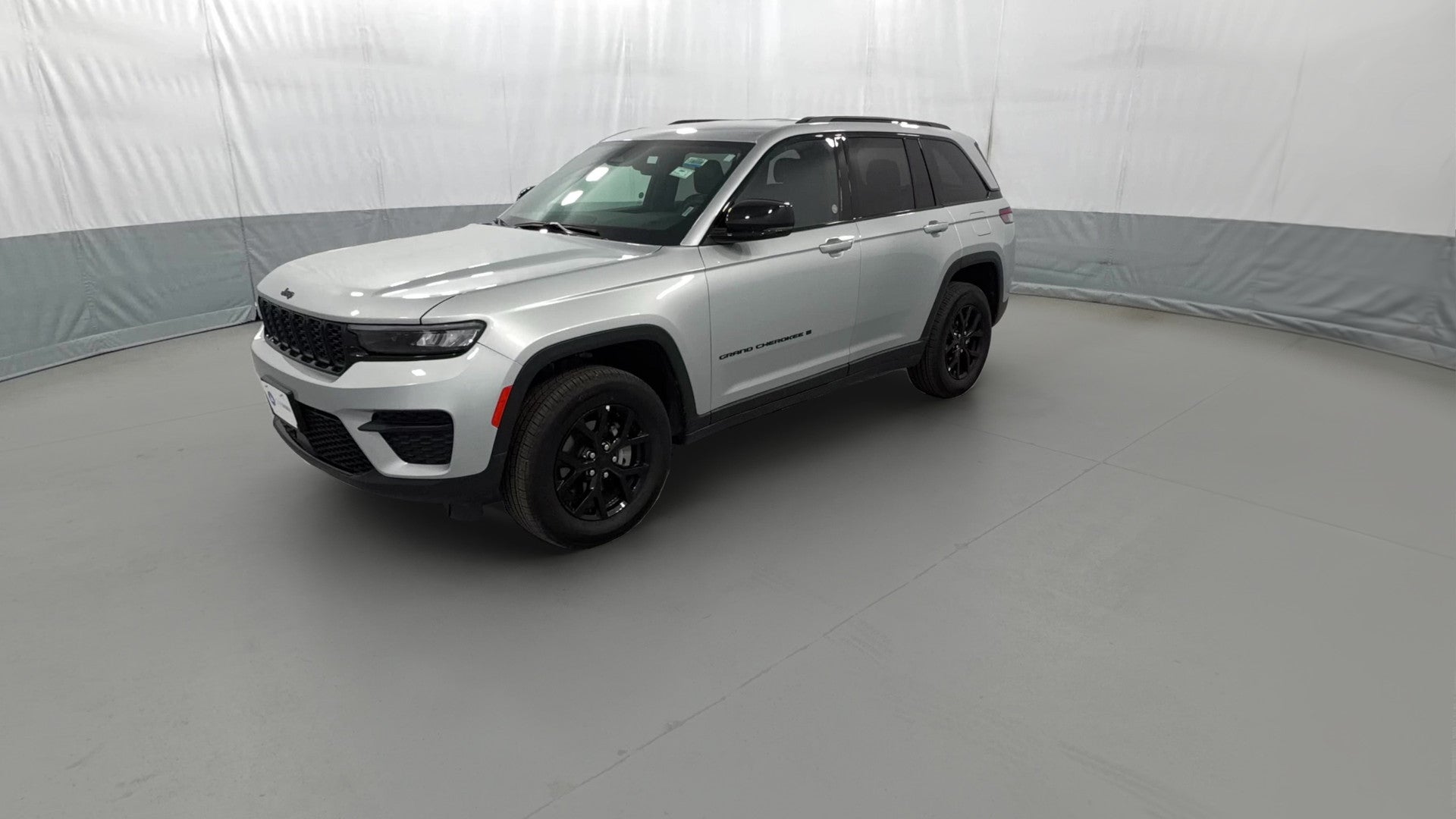 2025 Jeep Grand Cherokee vehicle photo