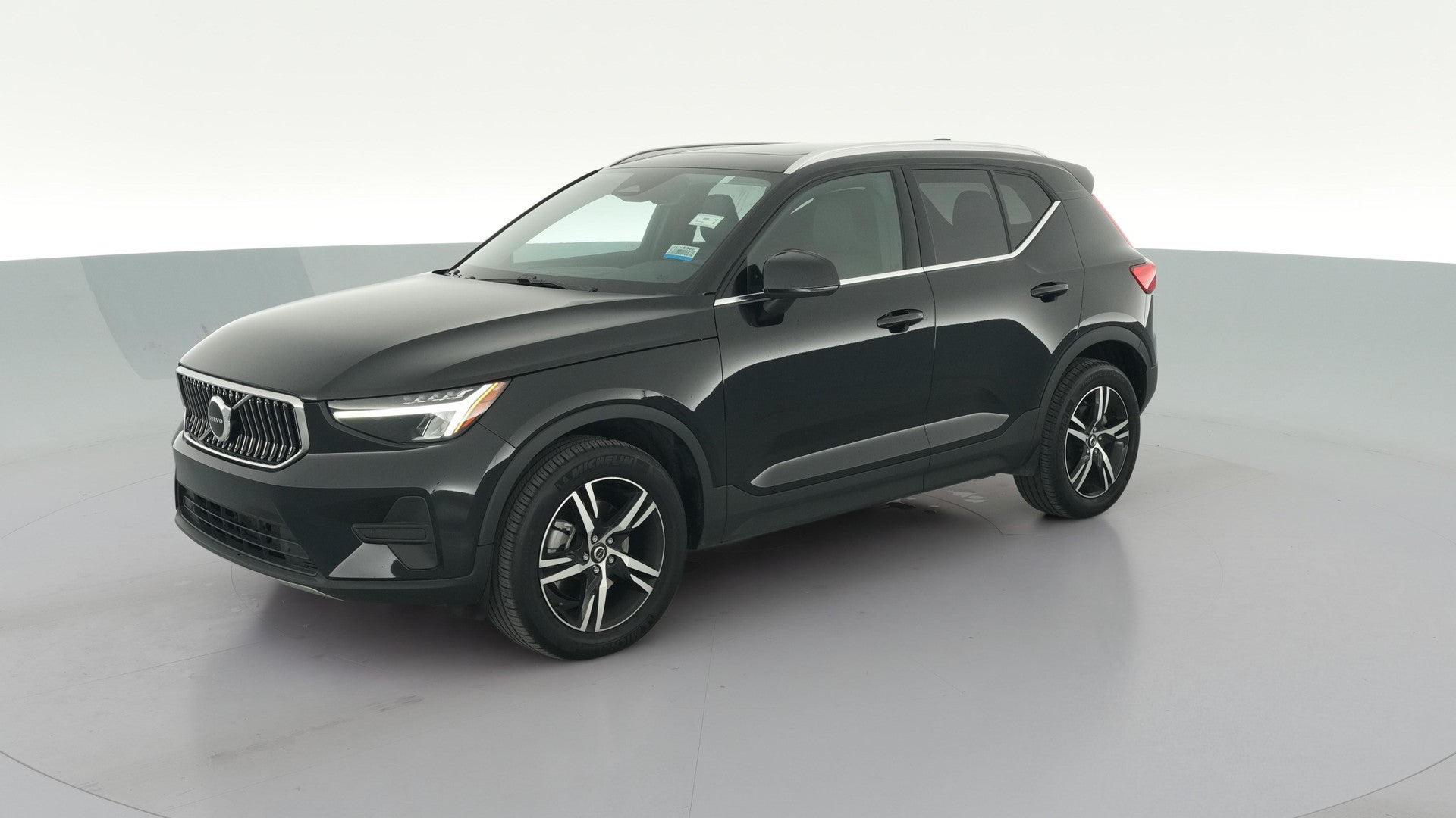2025 Volvo XC40 vehicle photo