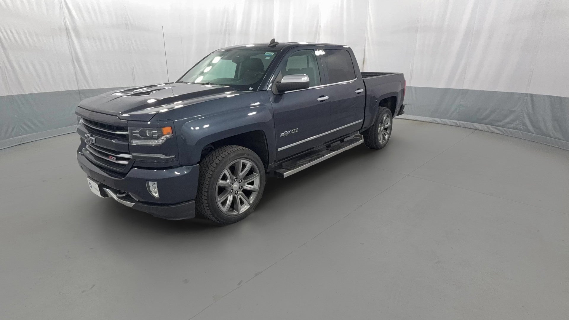 2018 Chevrolet Silverado 1500 Crew Cab vehicle photo