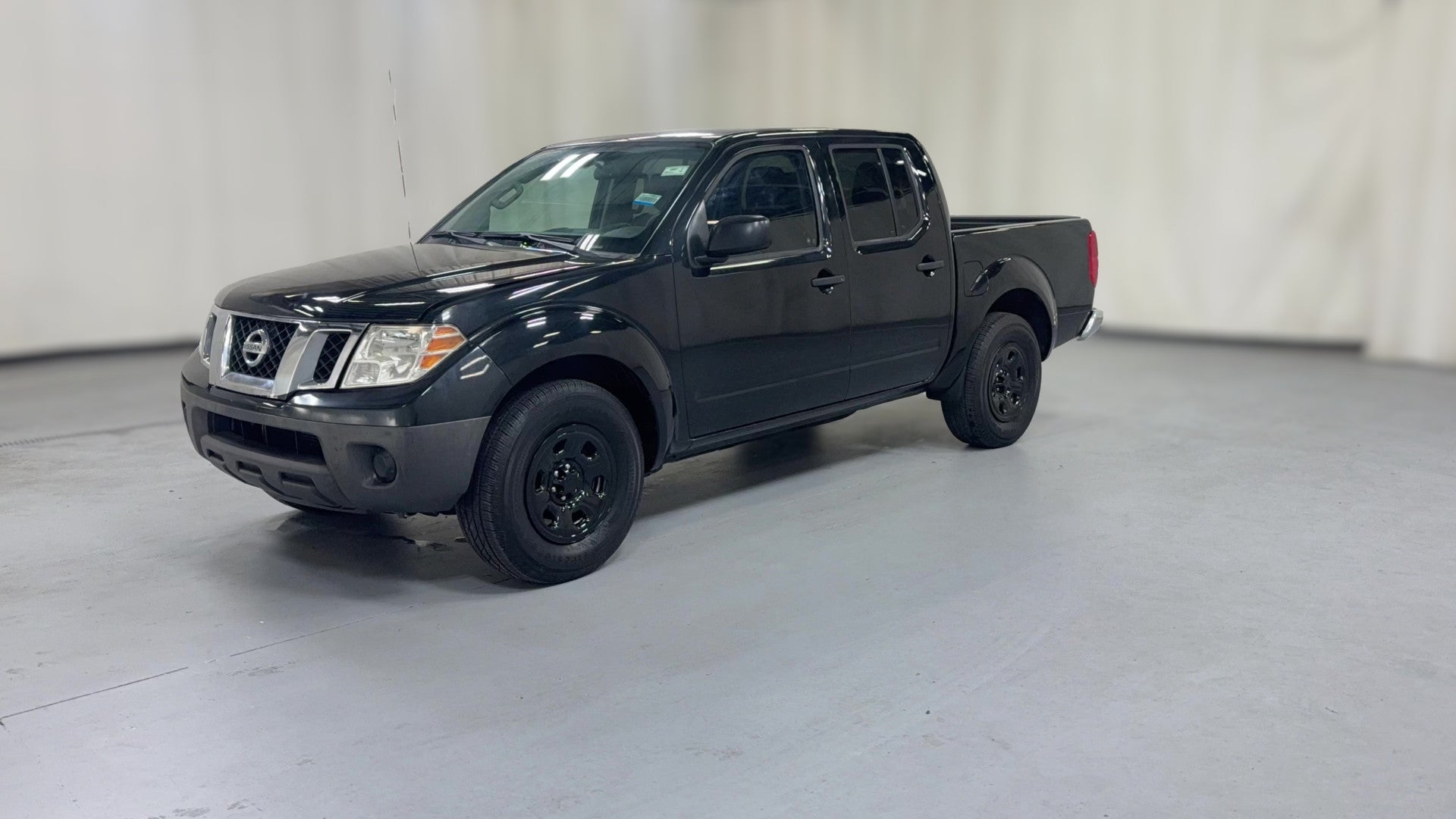 2016 Nissan Frontier Crew Cab vehicle photo