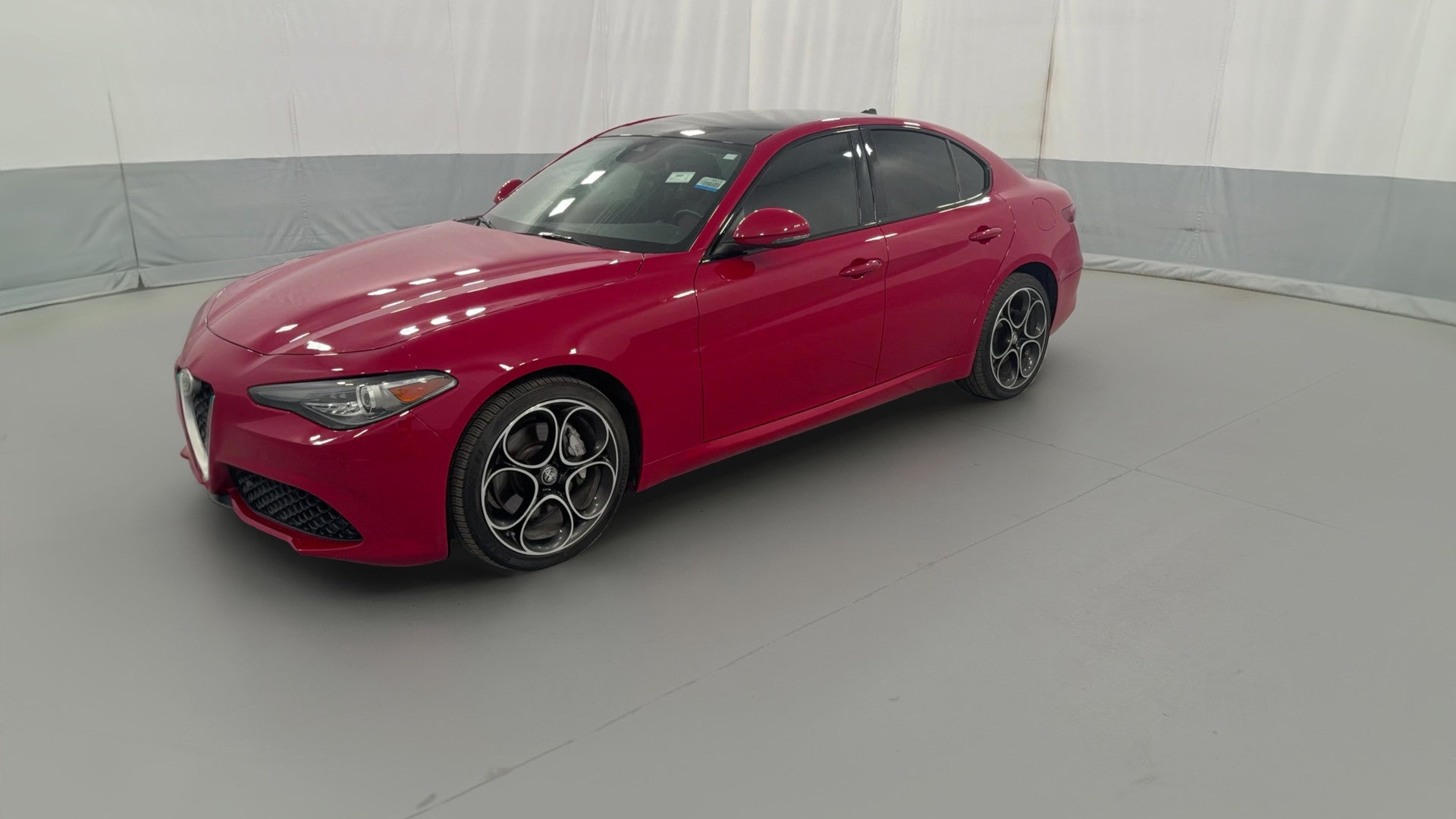 2022 Alfa Romeo Giulia vehicle photo
