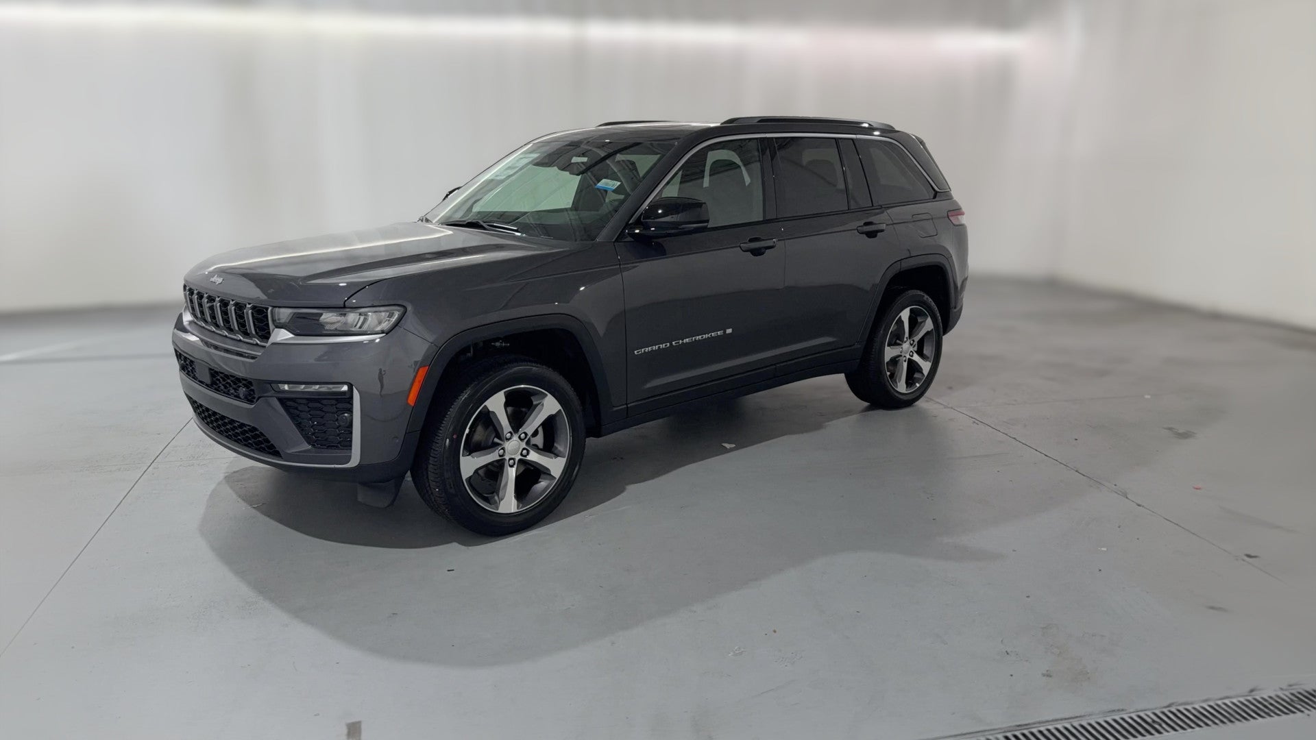 2026 Jeep Grand Cherokee vehicle photo