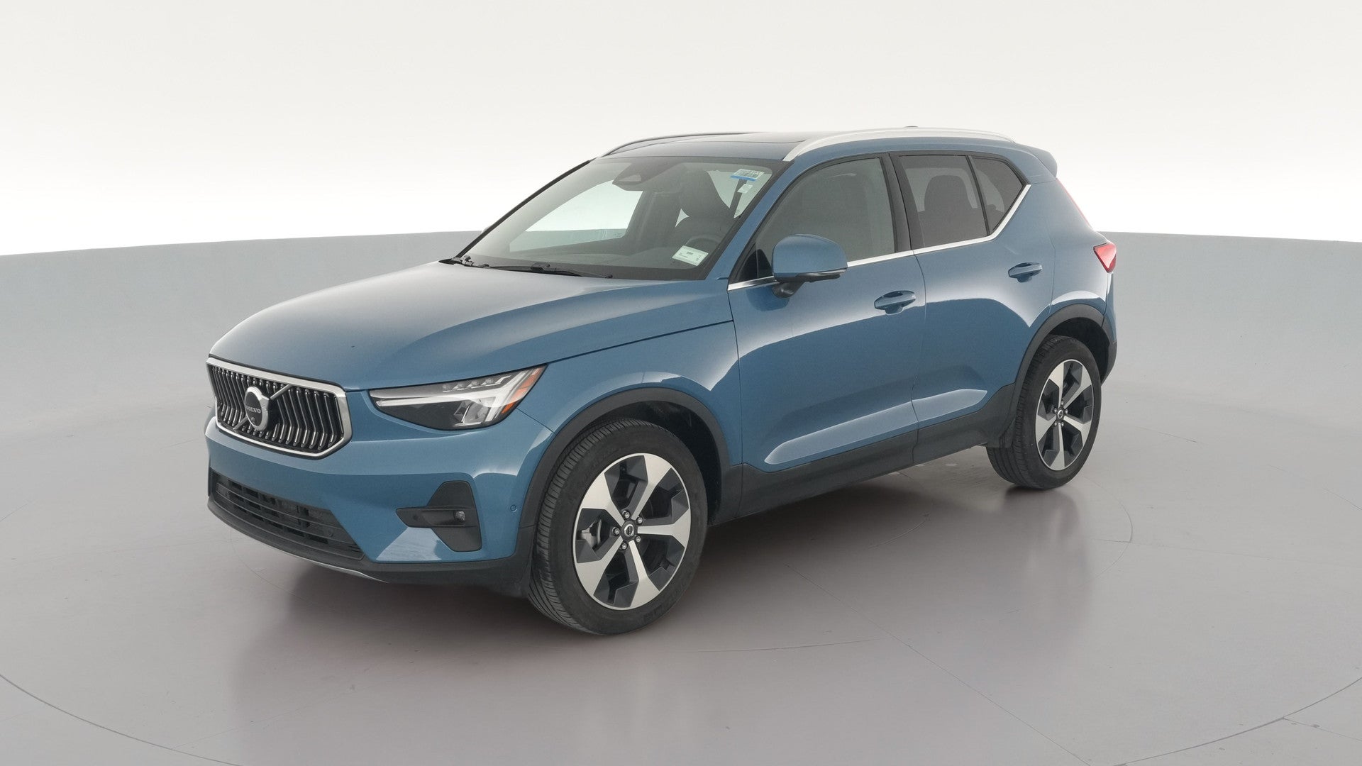 2025 Volvo XC40 vehicle photo
