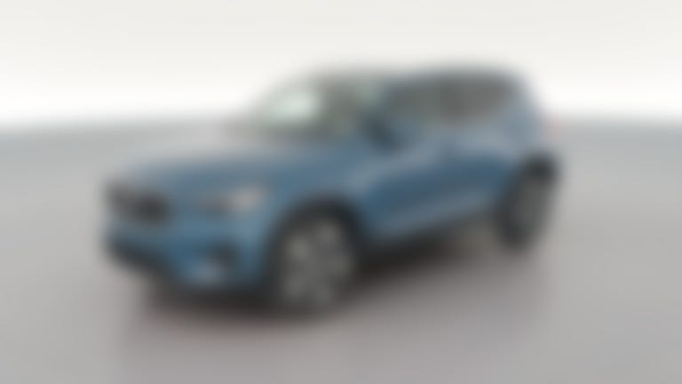 2025 Volvo XC40 vehicle photo