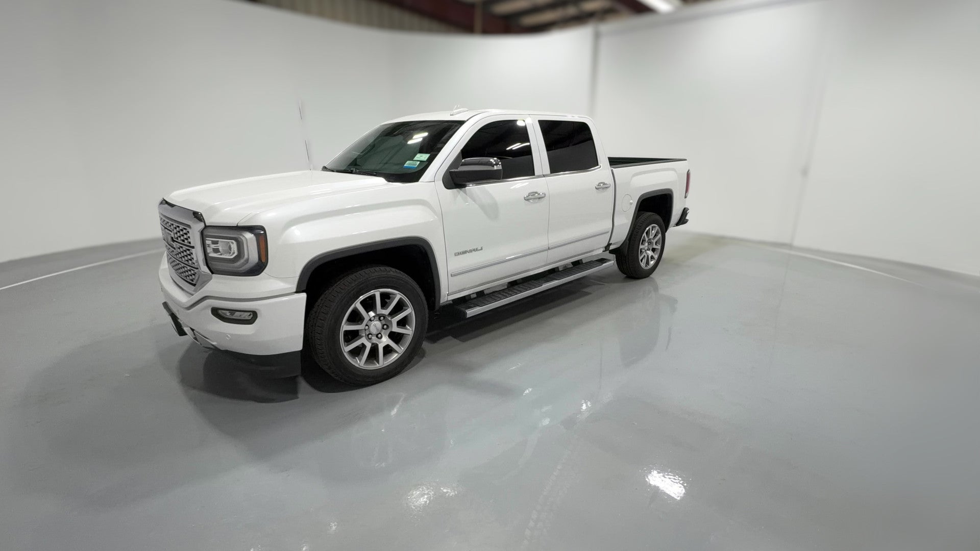 2018 GMC Sierra 1500 Crew Cab vehicle photo