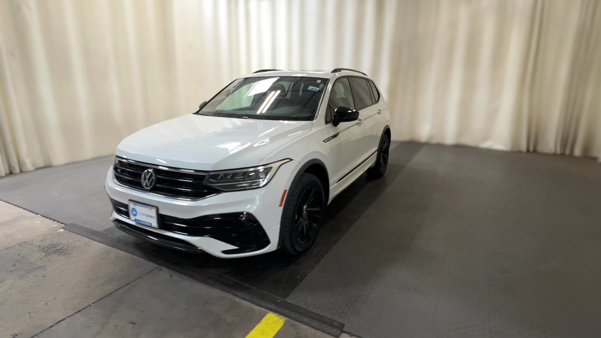 2023 Volkswagen Tiguan vehicle photo