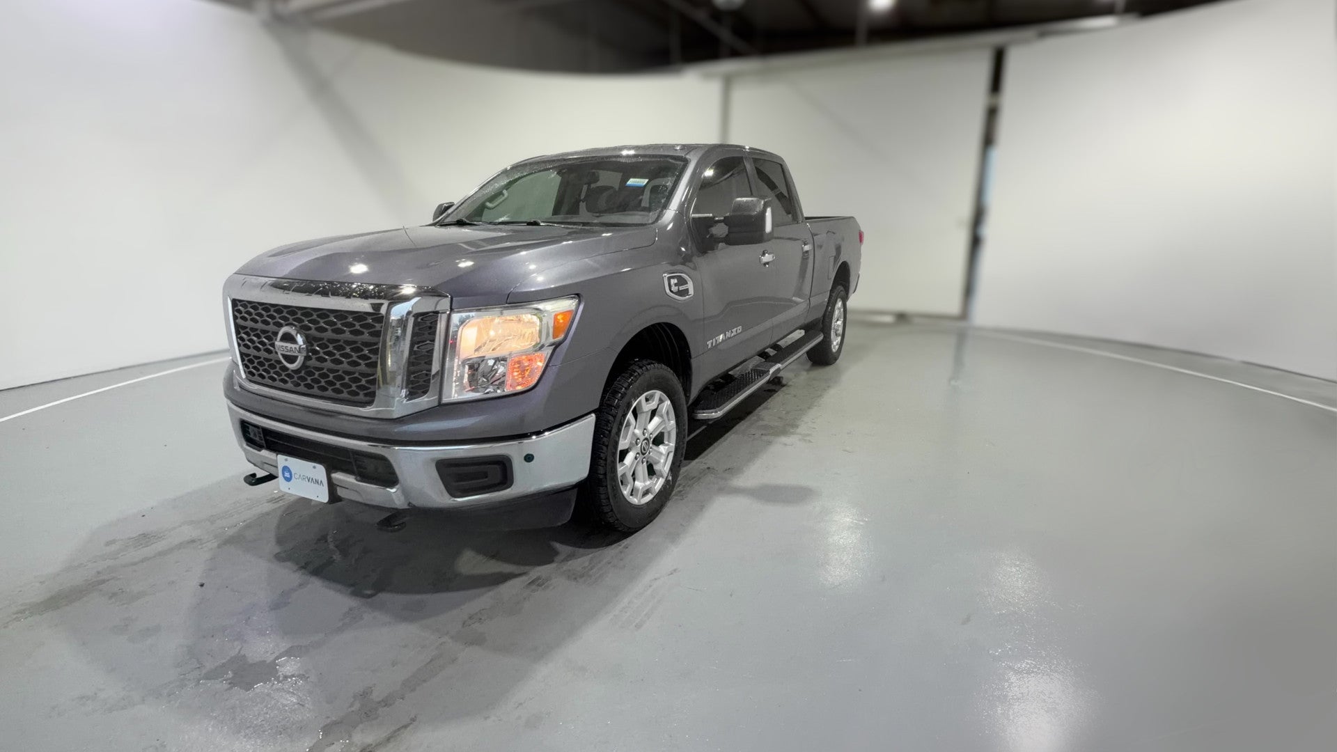 2018 Nissan TITAN XD Crew Cab vehicle photo