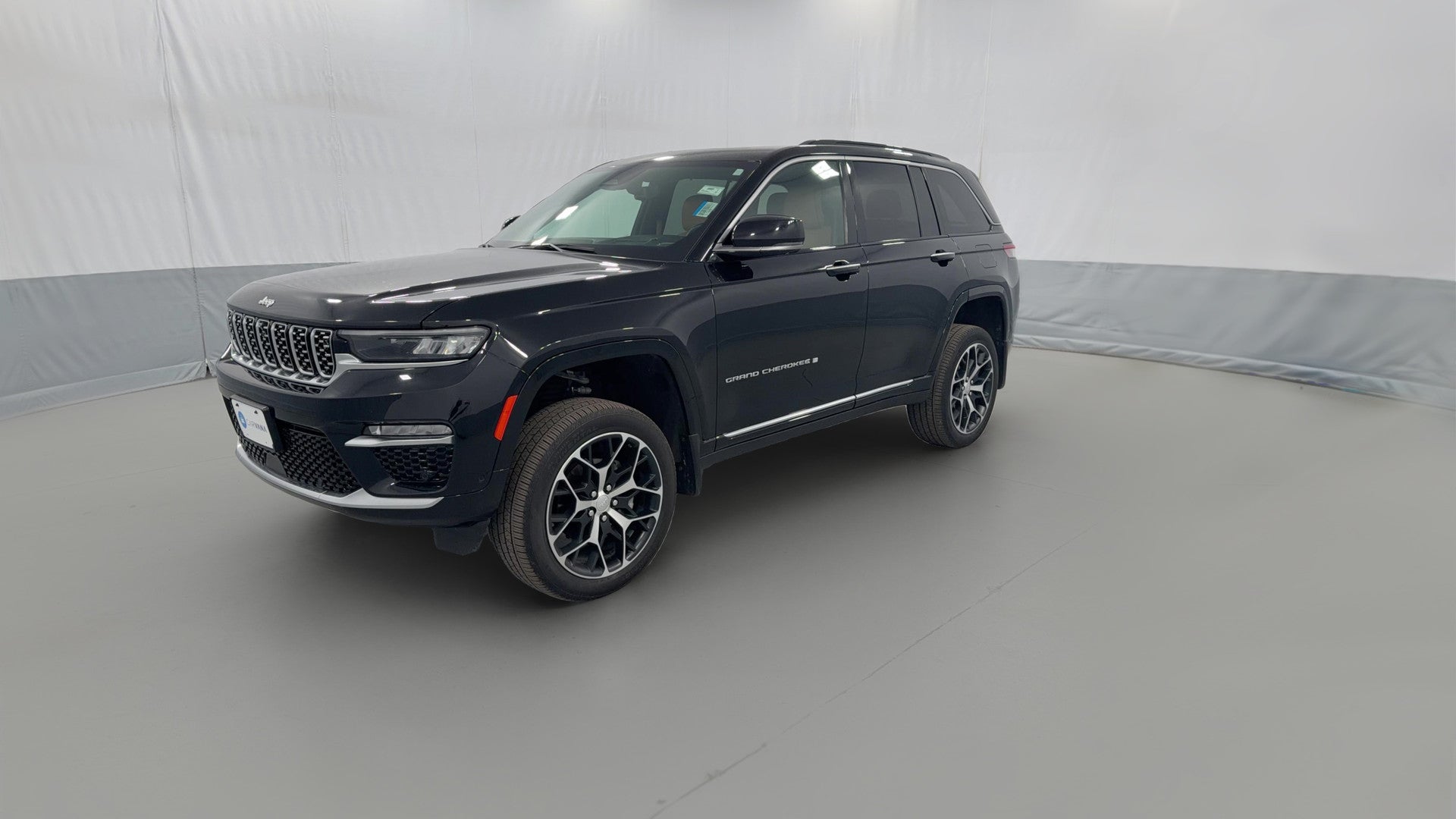 2024 Jeep Grand Cherokee vehicle photo