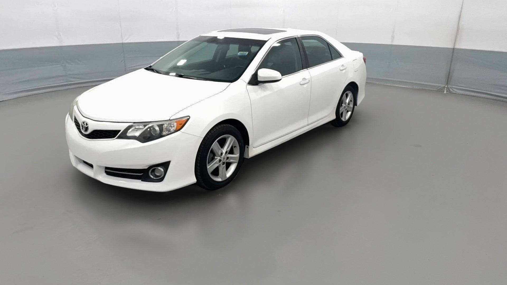 2013 Toyota Camry vehicle photo