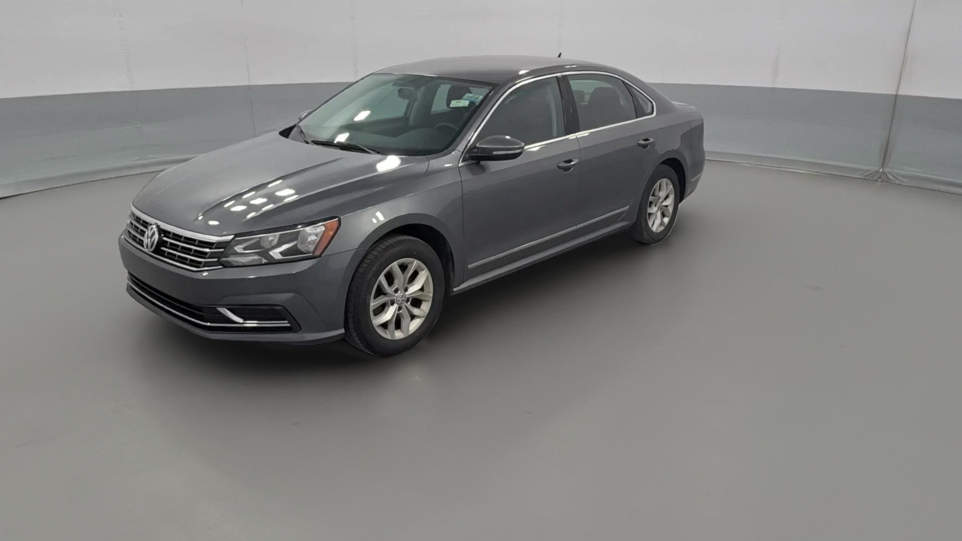 2017 Volkswagen Passat vehicle photo